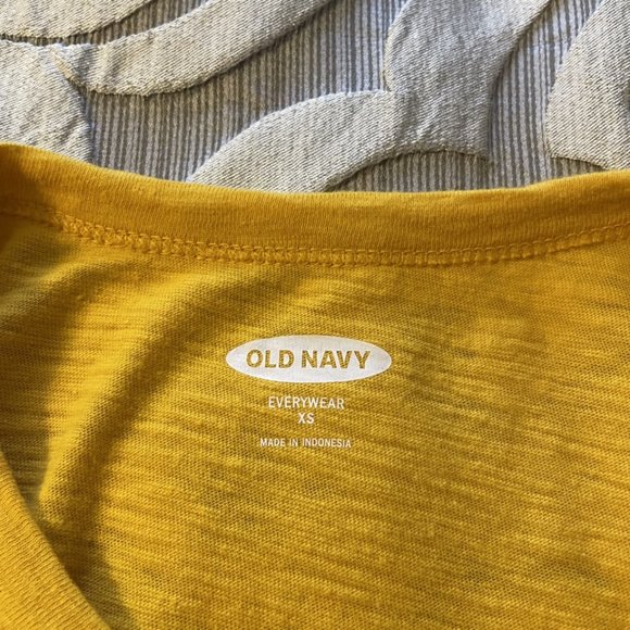 Set of 3 Old Navy Short Sleeve TShirts Top Women's Size XSmall Blue Yellow EUC - Picture 4 of 13